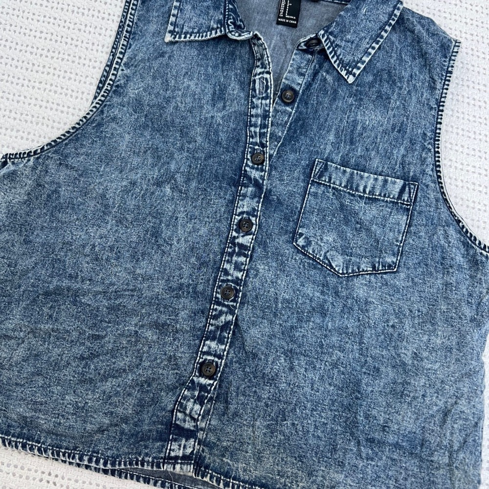 Forever 21 Sleeveless Blouse Indie Sleaze Acid Wash Denim Style Button Front - Picture 5 of 8
